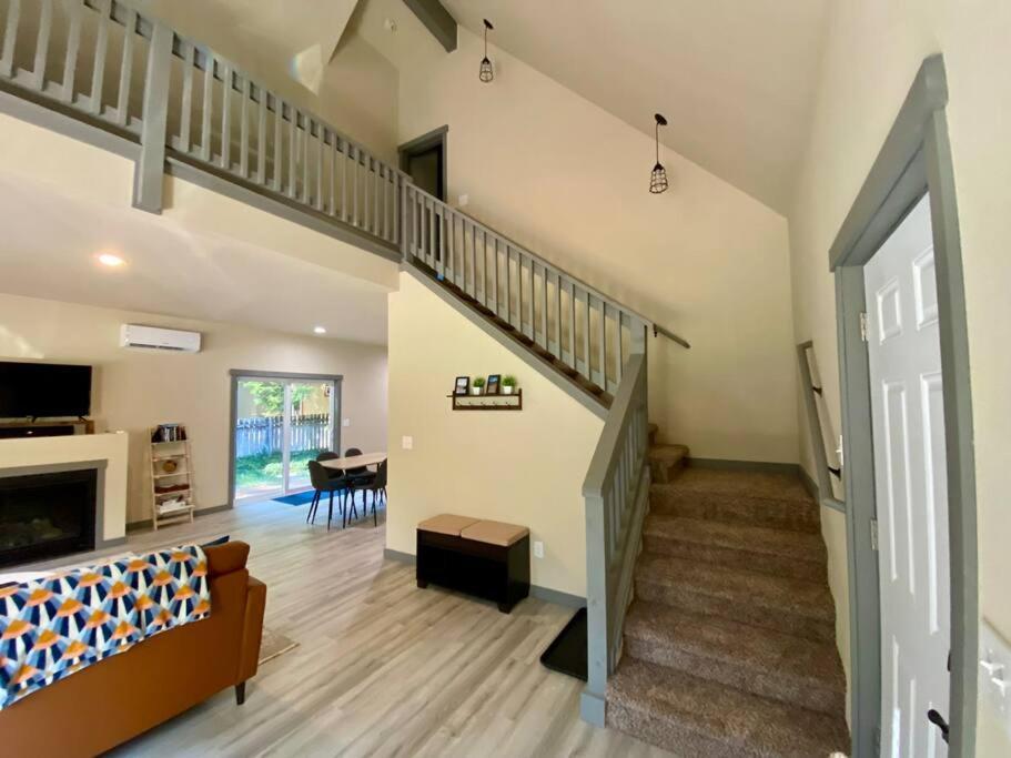 New Modern Cabin! 5Mi To Mt Rainier National Park! Hot Tub & Wifi Ashford Eksteriør bilde